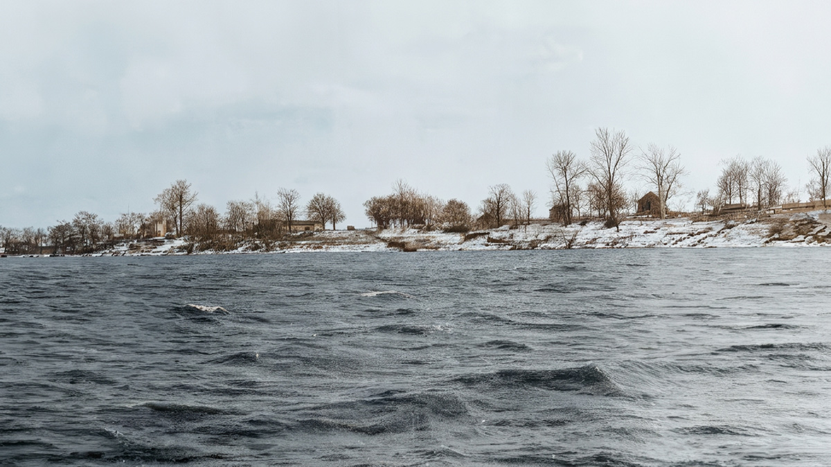 Sloped bank on the Ohio River
