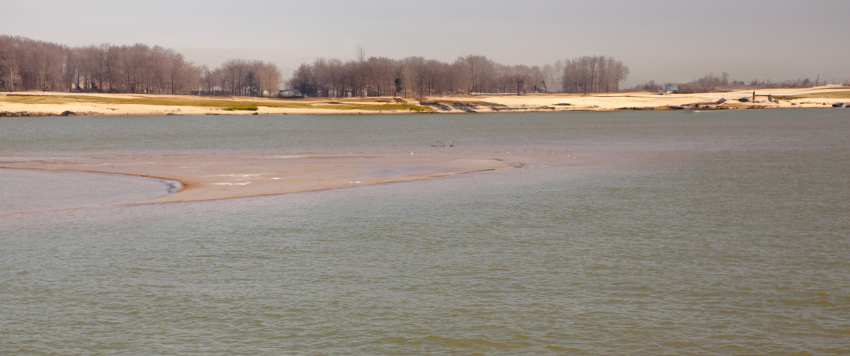 Fresh snow on the banks of the Missouri River