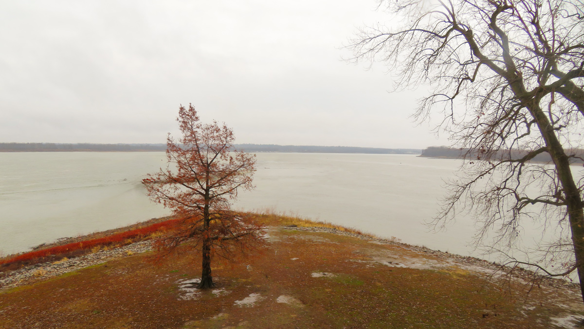 The large Mississippi and Ohio River meet at Fort Defiance