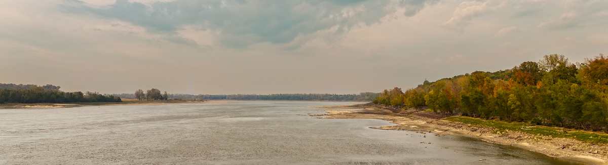 Rocky shores line the Mississippi River